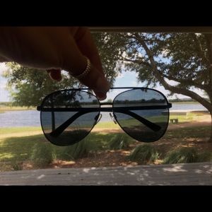 NEW Quay Vivienne Sunglasses 🕶